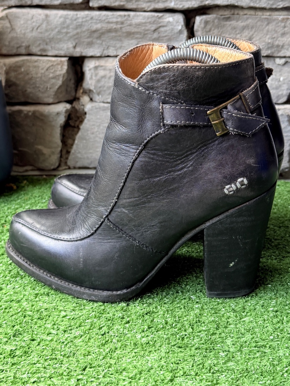 Bed|Stu Isla Rustic Black Womens Ankle Boots